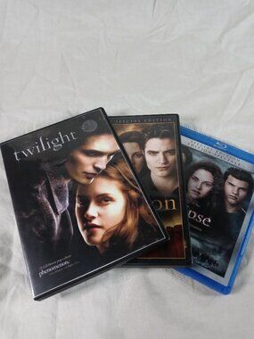 The Twilight Saga Movies - Twilight, New Moon, Eclipse - DVD Blu-ray Bundle Set